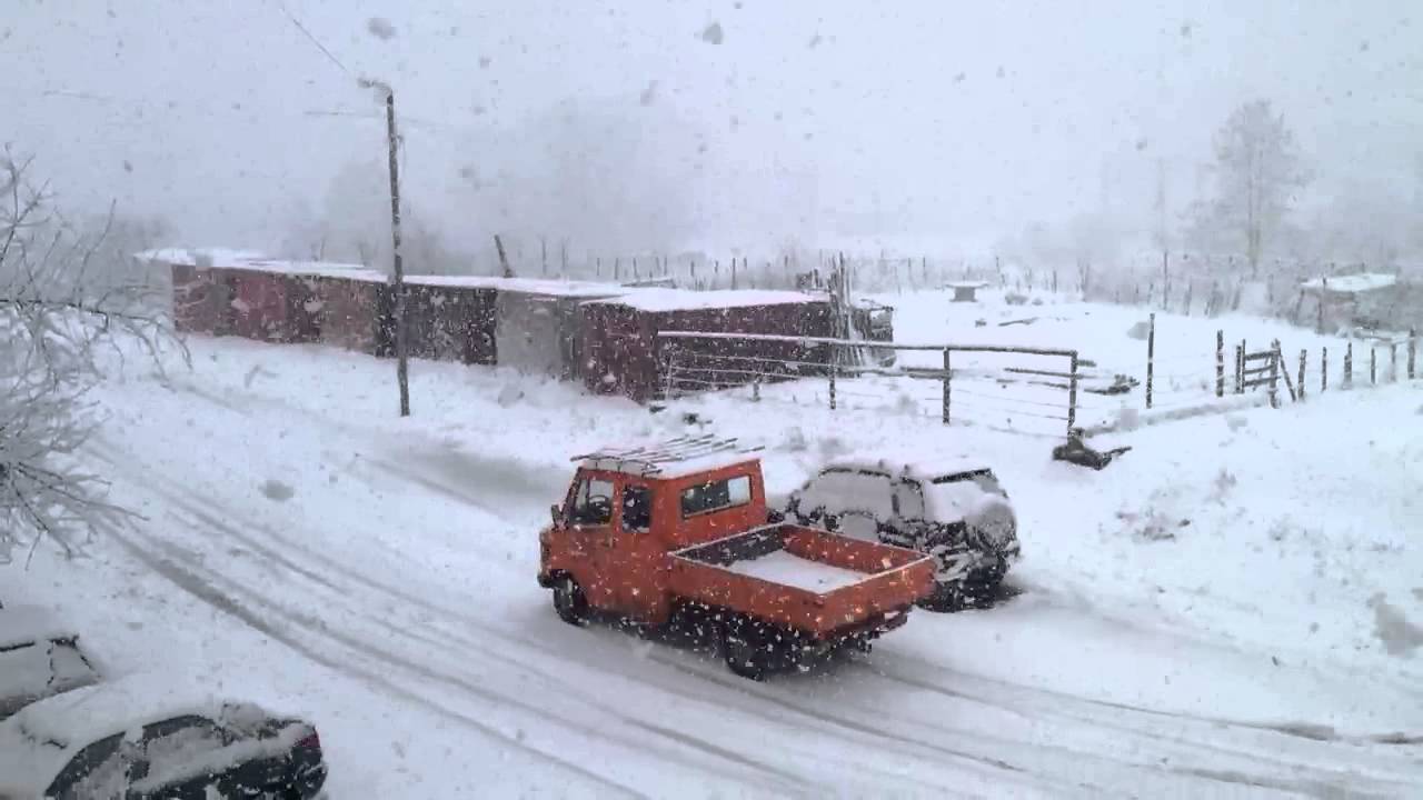 Truck tires spinning in heavy snow YouTube