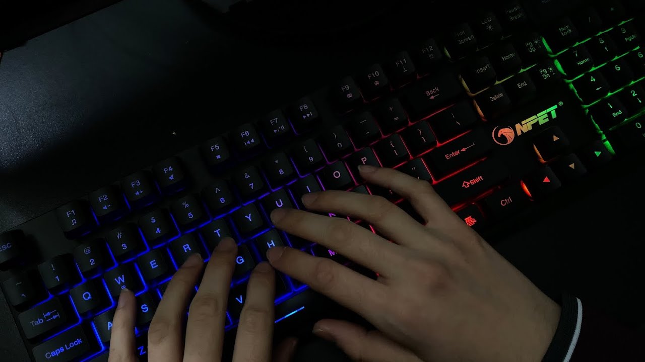 ASMR | Responding to emails in the office and humming (roleplay) + keyboard sounds