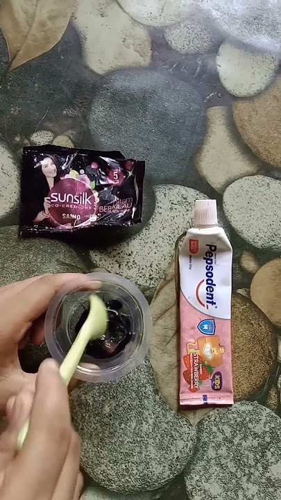 Make slime with 2 ingredients: shampoo and Pepsodent