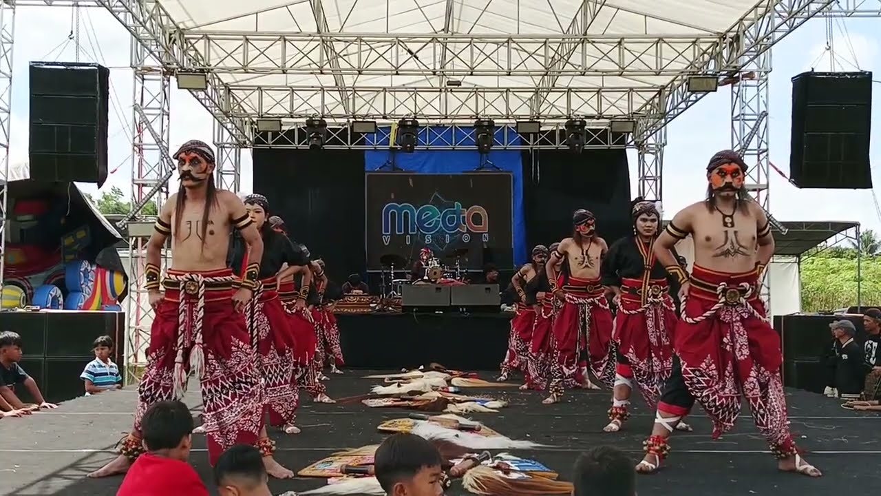 Traditional dance TURONGGO COKRO MANUNGGAL 