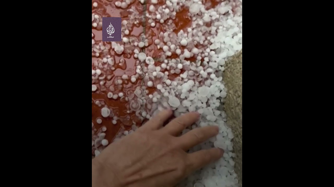 عاصفة برَد قوية اجتاحت قرى في إسبانيا فغطت الشوارع بالجليد ❄️