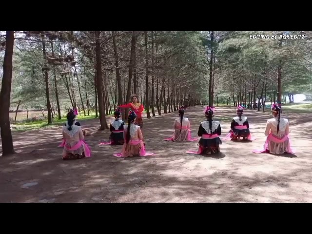 Tari tradisional modern with sanggar Khumaira 😎 class=