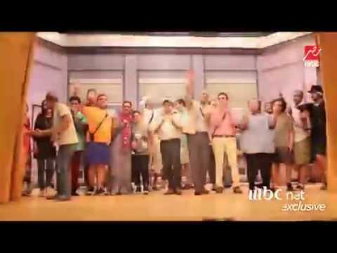 شريف منير يرقص مع ويزو بطريقة كوميدية في كواليس مسرح مصر