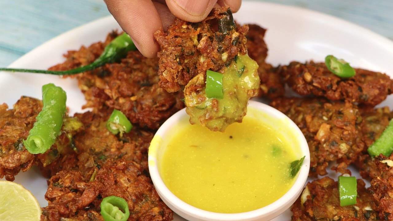 इस तरह के पकोड़े आपने शायद ही खाए होंगे | Tikki Bhajiya Recipe With Kadhi | Viraj Naik Recipes