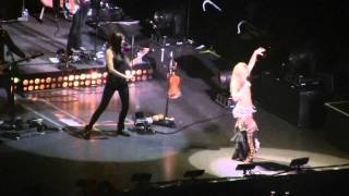 Shakira On Belly Dance - Ojos Asi- Live