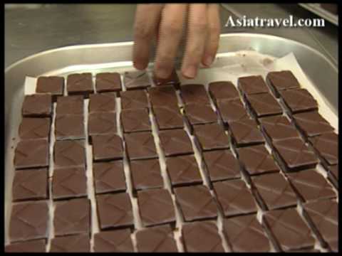 فيديو: هل تحتوي الشوكولاتة على قلويدات؟