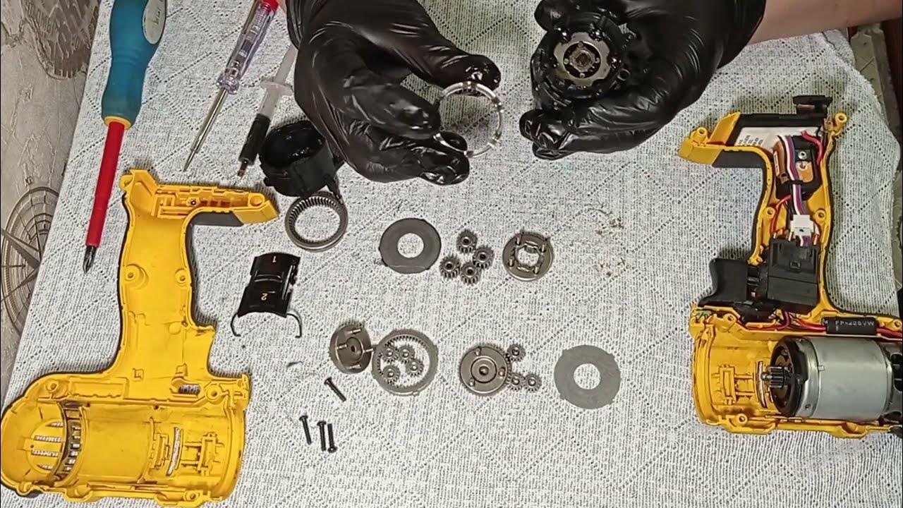 Как разобрать редуктор шуруповерт деволт dcd 999 Шуруповёрт Dewalt DCD 771.Обслуживание и смазка редуктора - YouTube