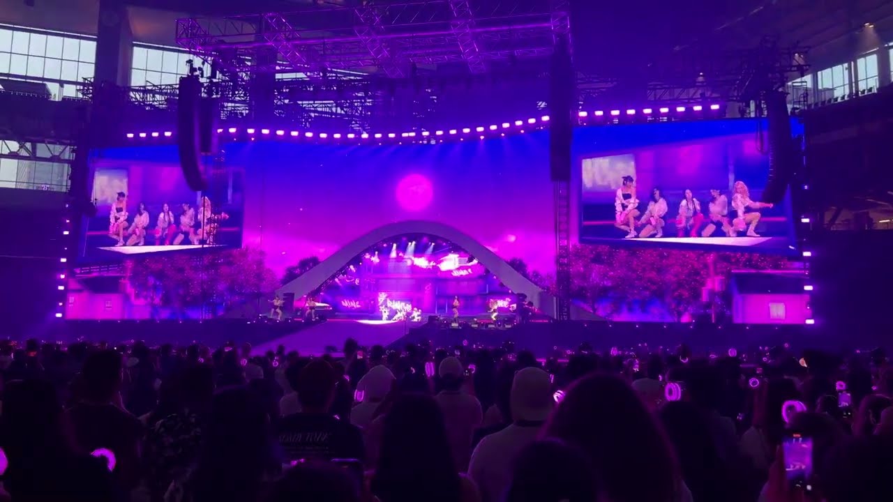 7 Rings (Mina Cover) - Twice 5th World Tour in Dallas | Globe Life Field!!!