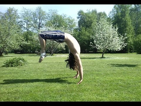 ACRO AND TRICKING - MACACOS - BACK HANDSPRINGS - HOOKS AND AERIALS -DAY IN MAY