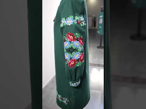 Вишиванка для дівчинки довгий рукав колір  зелений вишивка хрестик, видео 1