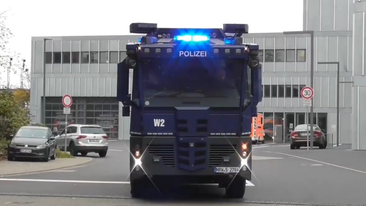 [EINSATZFAHRTEN] LEVERKUSEN - BF Leverkusen (GW- Tier, Wasserwerfer, KdoW)