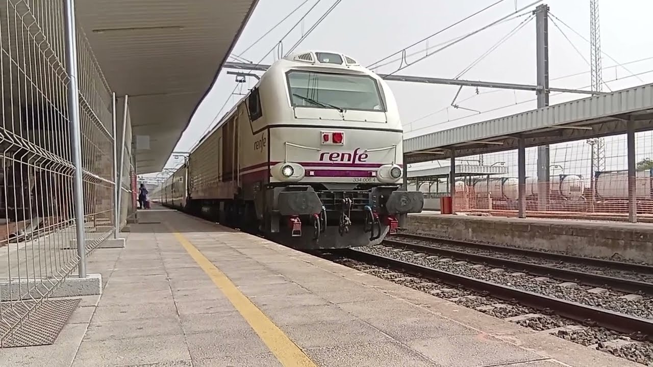 Intercity Renfe S - 334 haciendo parada en las obras de Linares-Baeza 