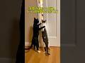 飼い主の喧嘩を野次馬根性で覗き見る猫たちが人間すぎるww
