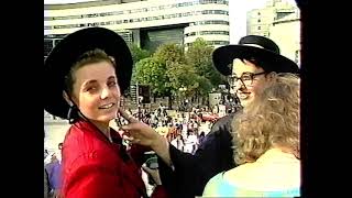 Prince is waving to fans in Paris @ Soir 3, 8 jul 88