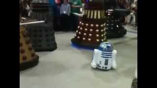 Ottawa Comiccon 2013 Dalek vs R2D2