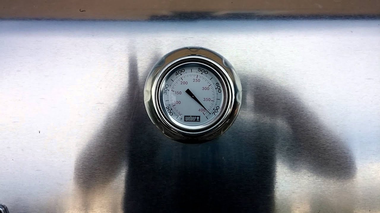 Weber grill over 700 degrees - YouTube