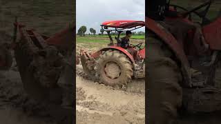 トラクターによる耕作 Tractor Plowing Mud #tractor #pushing #mud #Shorts #YouTubeShorts #Viral #ViralShorts