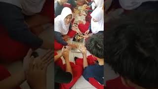 ANAK KELAS 12 BELAJAR BIKIN KUE NASTAR