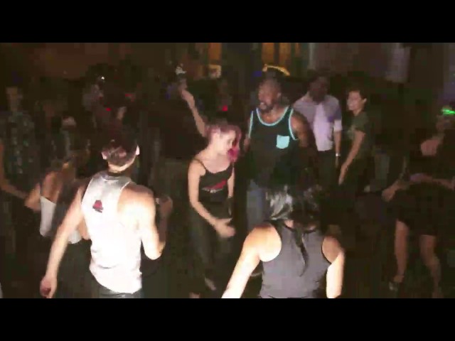 http://www.santobaile.com  ven reserva tu clase y aprende a bailar como siempre has soñado.