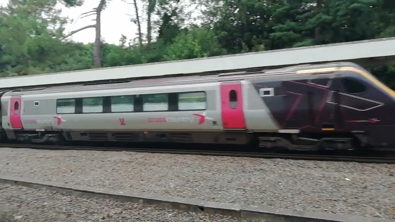 Cross Country Speeding Through Pokesdown Train Station This Afternoon 