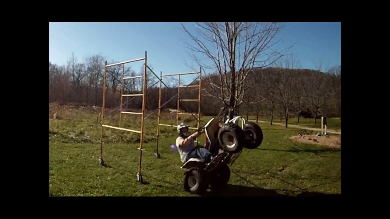 Yamaha Blaster scaffold wheelie stunts!!!