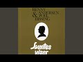 Miniature de la vidéo de la chanson Bjørnen Vågner