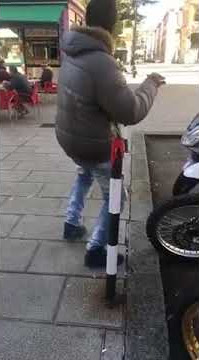 Un viejo bailando bembow