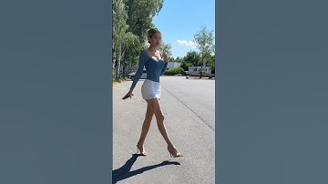 High heels & short skirts #blonde #skirt