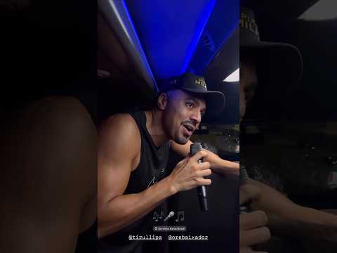 Tirullipa e Gusttavo Liso cantando no ônibus
