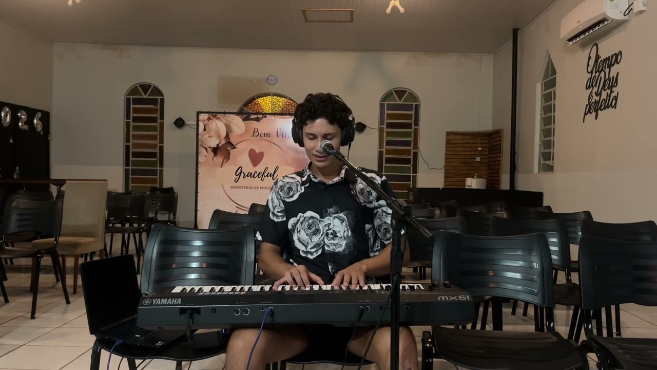 peguei meu teclado e cantei sozinho na igreja (sessão de adoração)