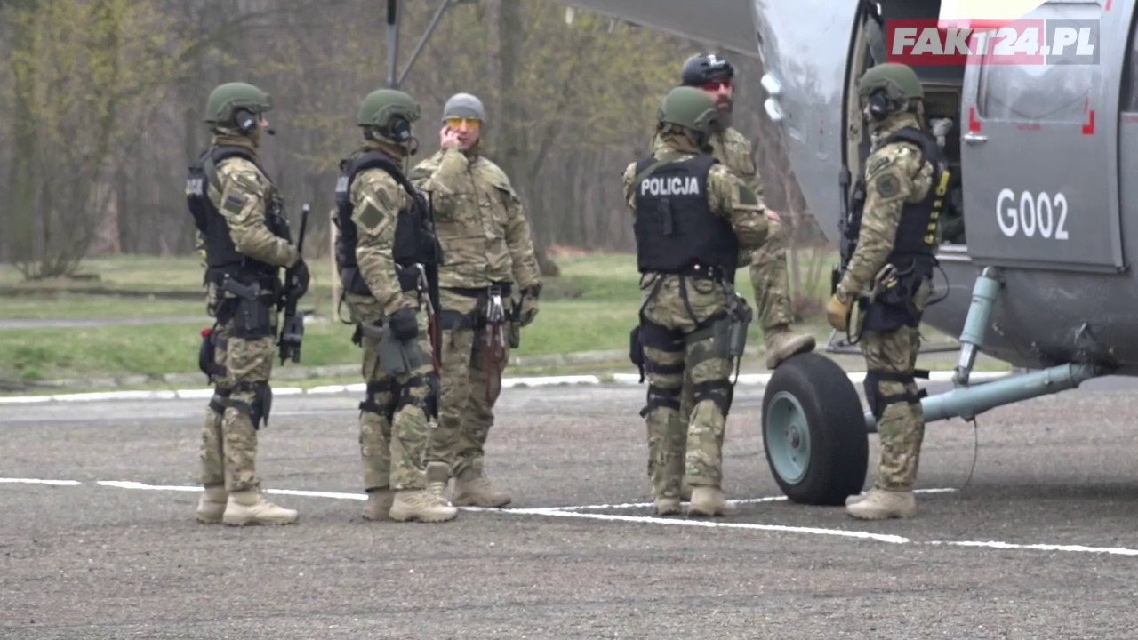 Manewry antyterrorystów w Rzeszowie z użyciem śmigłowca
