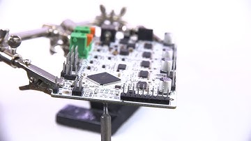 Assembly of the heated bed to the BQ Hephestos 2: solder the connector