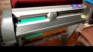 ماكينة عمل استيكرات اعلانات السيارات و اعلانات المشاريع التجارية تقوم بالقص والتفريغ  Cutter Plotter