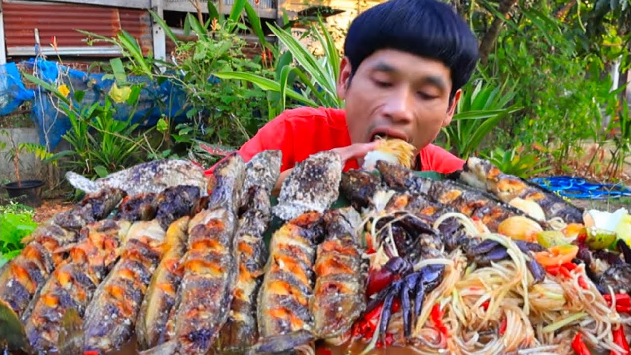 ปลาดุกย่างส้มตำปูปลาร้าแกล้มผักสดแซ่บคักอีหลีครับพี่น้องMUKBANG EATING SHOW/โก้อีสานพาแดก