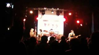 Twist And Shout - The Afterbeat Au Divan Du Monde