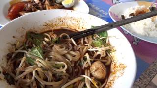 ก๋วยเตี๋ยวเรือ ข้าวหมูกรอบ โกรักษ์ เชียงของ