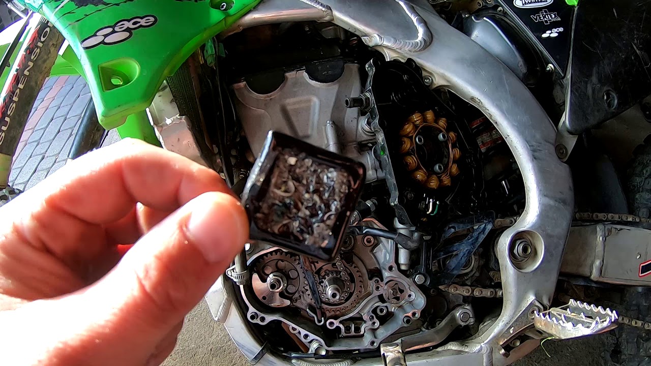 Kawasaki KX450F sitko pompy oleju. Kawasaki KX450F oil pump filter. YouTube