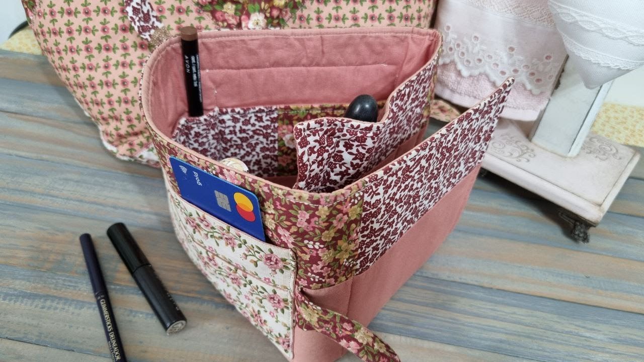 bolsas para guardar bolsas de plastico patchwork - Buscar con Google  Como  fazer puxa saco de tecido, Artesanato em tecido, Bolsas de pano