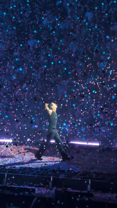 Excuse me Sir Kim Seokjin?! Arms?! #jin #runseokjin_eptour #concert #btasarmy