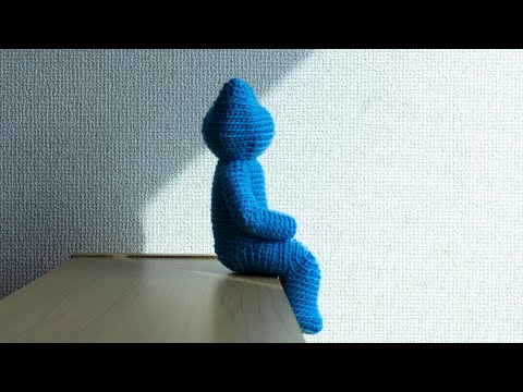 A sitting crocheted cat - YouTube