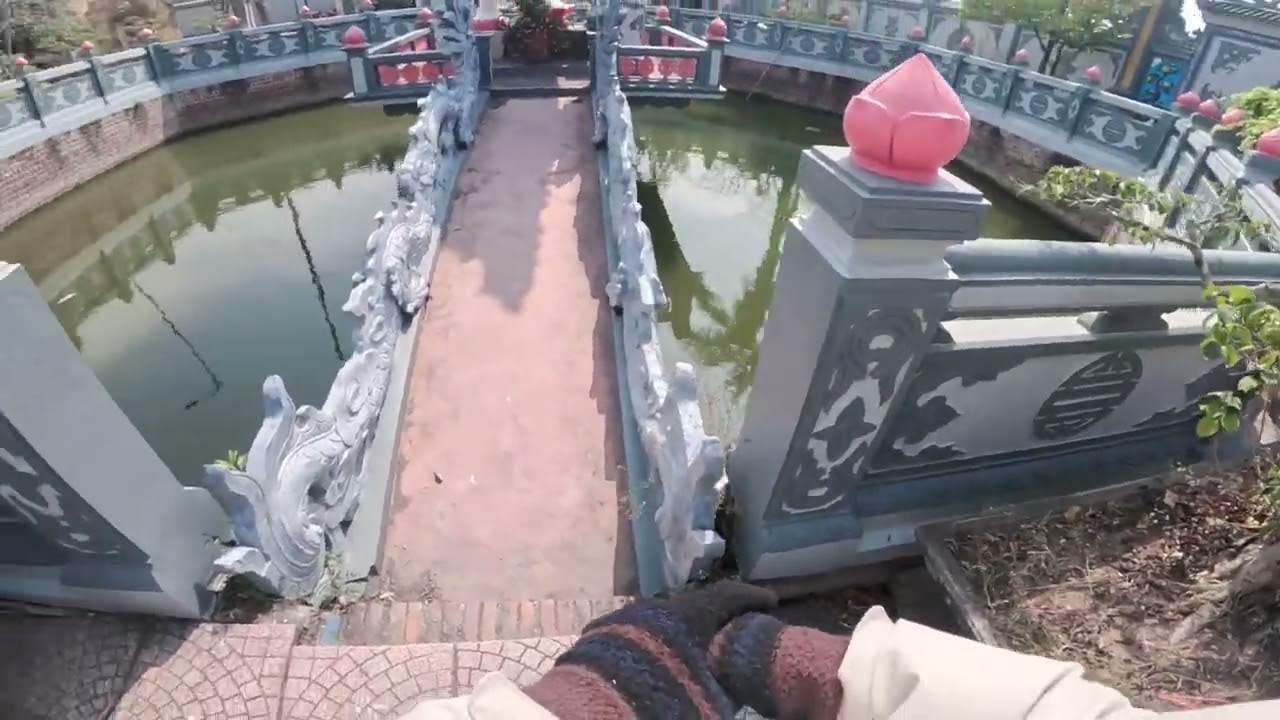 đi chùa xin lộc tết