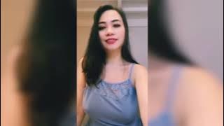 bigo live tante pakai lingria pentil nya keliatan, ngak pakai dalaman gunung gedenya, tante hot