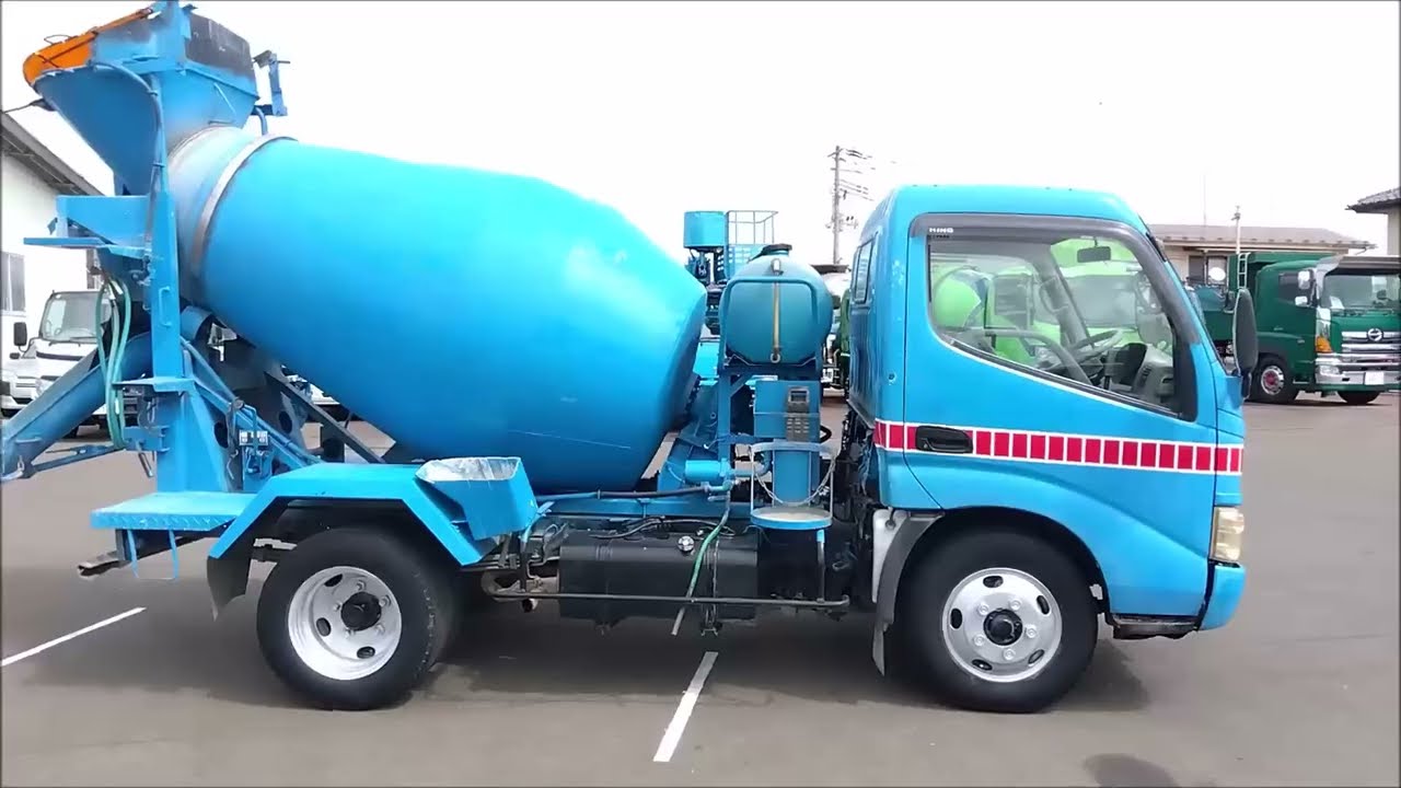 コンクリートミキサー車] H16 デュトロ 極東開発製 - YouTube