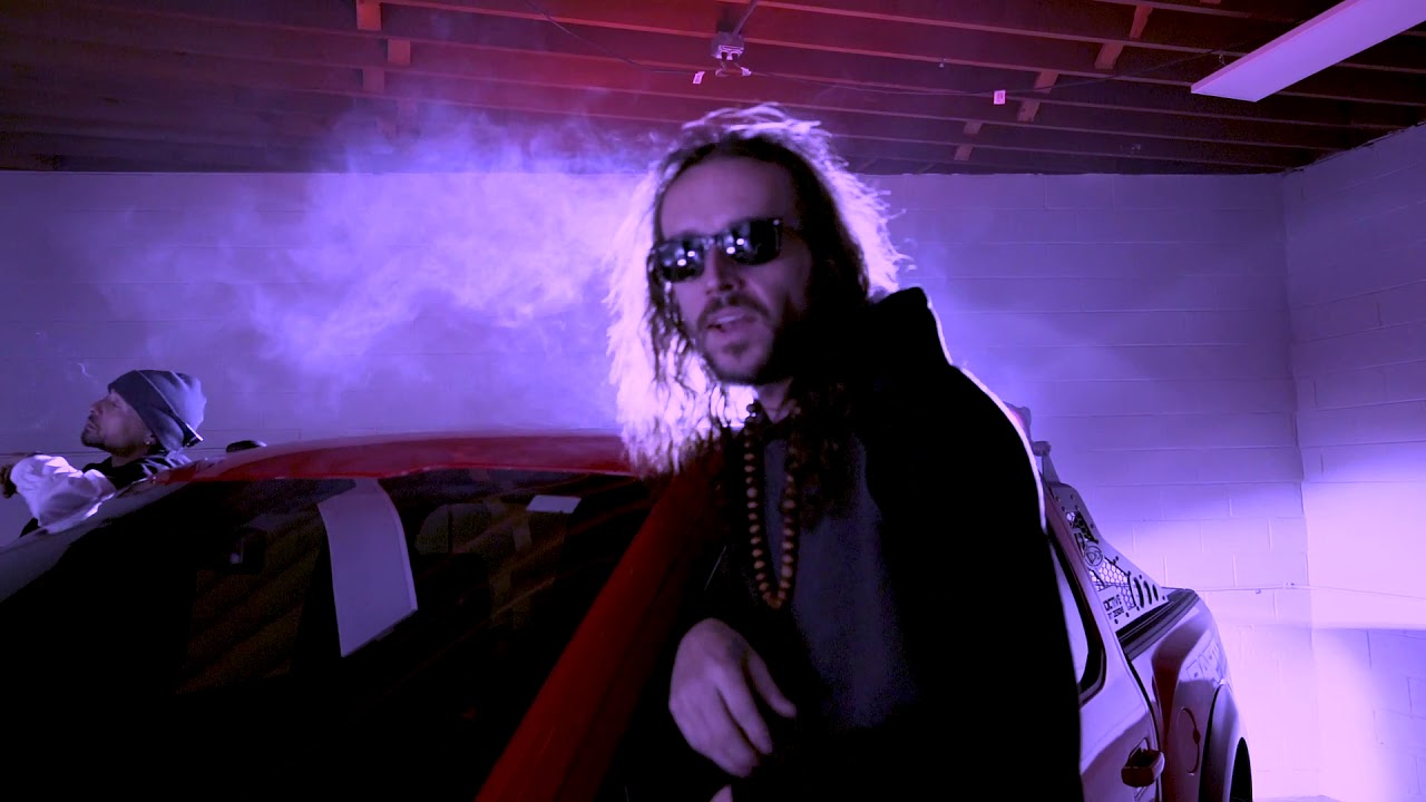 EPill feat. Mac D & King Vice - Time (Official Music Video) auf YouTube ansehen EPill feat. Mac D & King Vice - Time (Official Music Video) auf YouTube ansehen