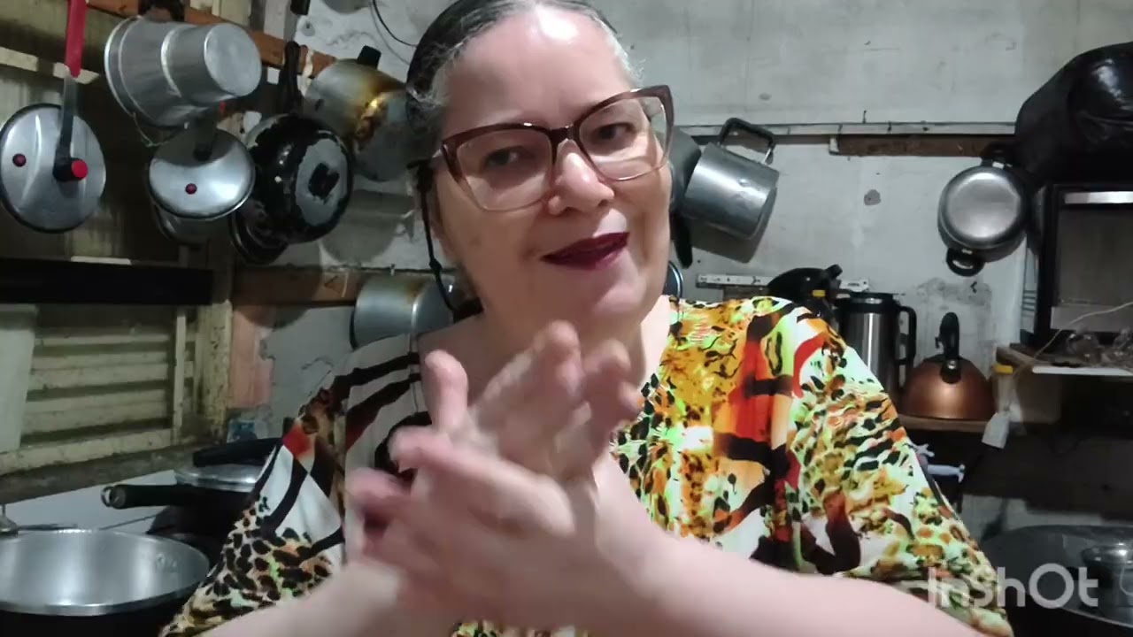 de folga hoje fiz café lavando roupa cuidando do almoço feijão com osso e arroz apimentado 🌶️🥵 🫶🏽🙏🏽