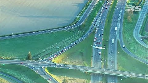 Major crash blocks southbound I-5 in Skagit County