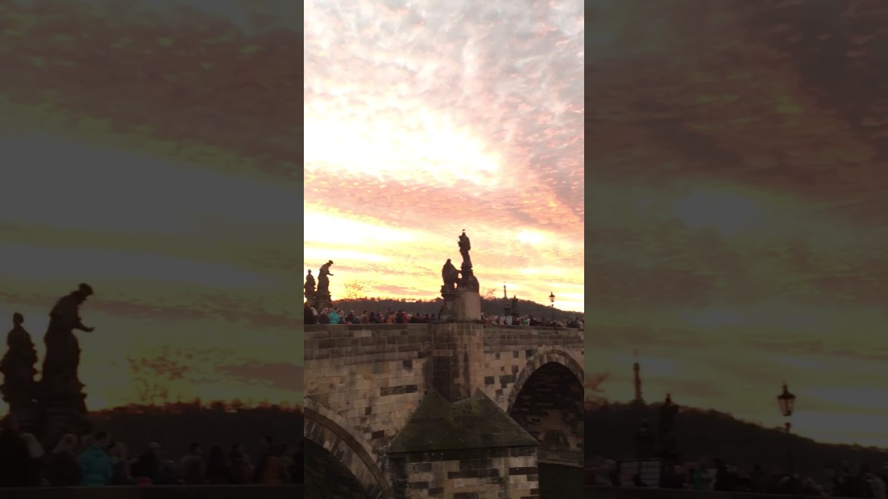 PRAGUE | CHARLES BRIDGE AT SUNSET