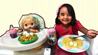 BIA LOBO E BABY ALIVE CLARABELA HORA DO ALMOÇO
