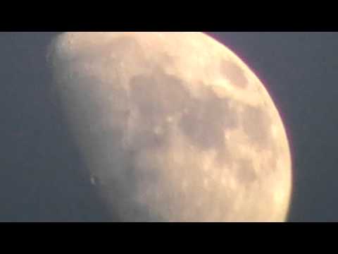 Panasonic SDR-S26 Zoom the Moon