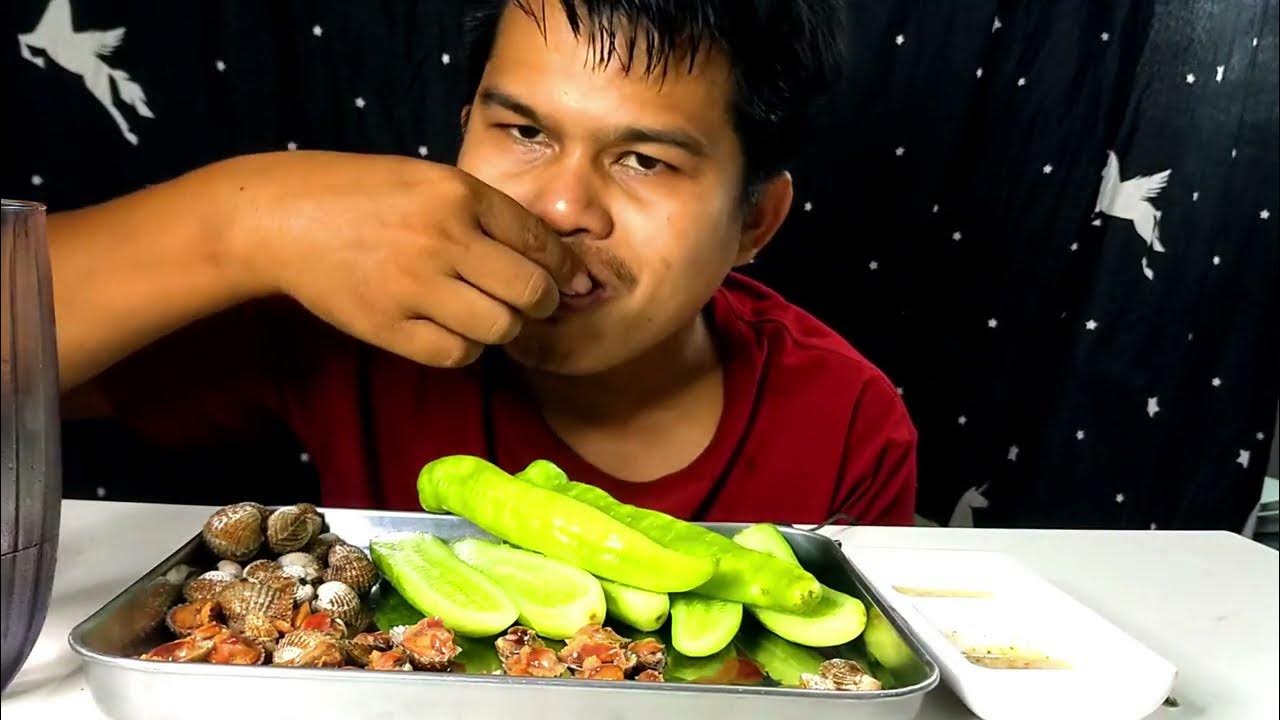 Мальчик кушает. Eating sound. Eating sounds. Eating sound. Eating sound.